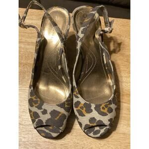 Tahari Womens Size 8M Animal Print Taylor Wedge Sandals Peep Toe